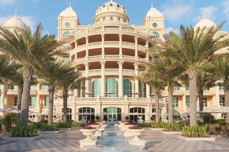 Raffles Palm Dubai bietet goldene Wintershow