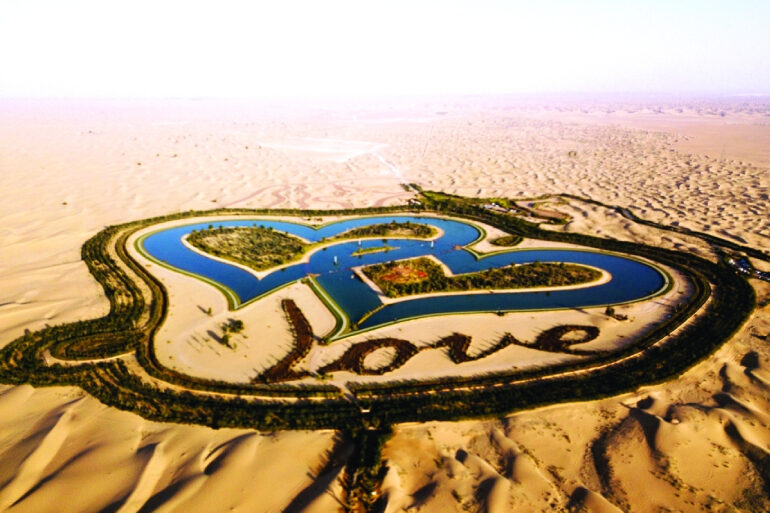 Seen in der Wüste von Dubai
