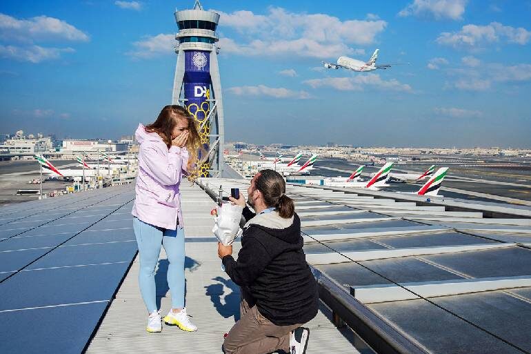 Dubai International Airport veranstaltet die weltweit erste Hochzeitsshow auf dem Dach des Flughafens