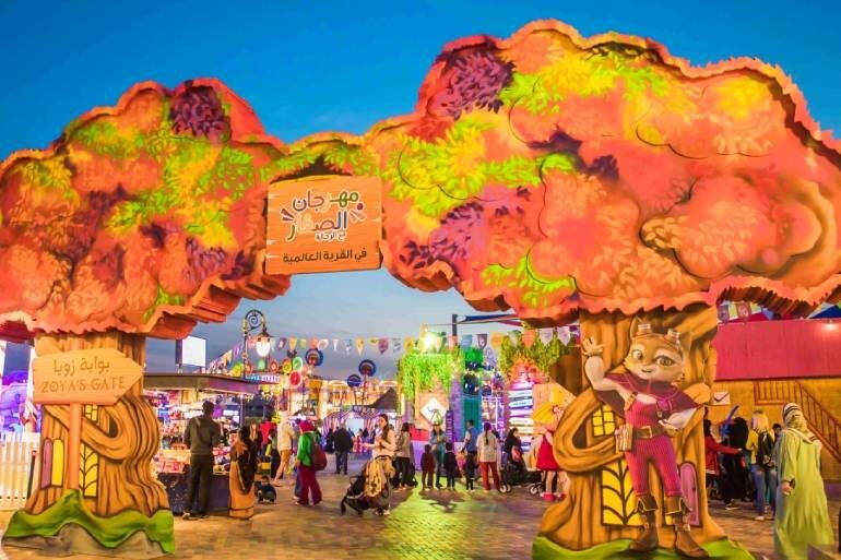 Kinderfestival mit Rucksacktouristen kehrt ins Global Village zurück