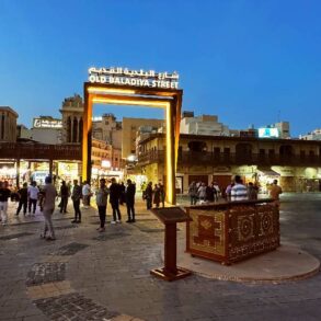 Umwandlung der Old Municipality Street in Dubai in eine touristische und kommerzielle Fußgängerzone