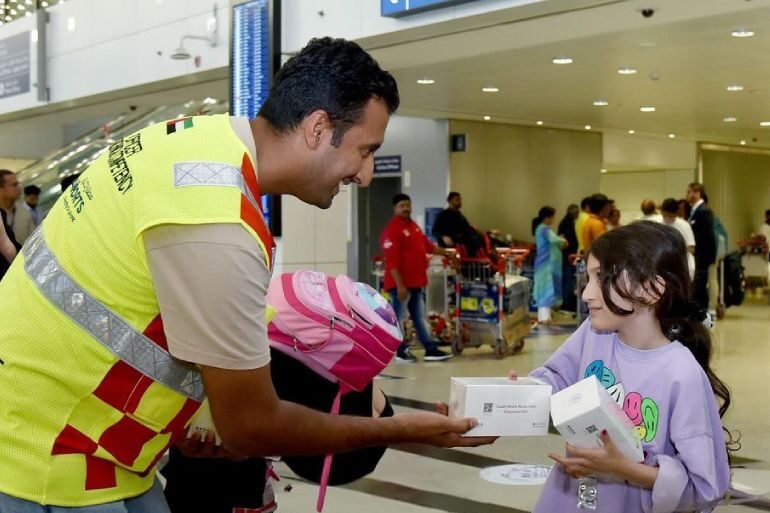 Dubai Airports verteilt 73.000 Pakete mit Snacks und Wasser an Passagiere