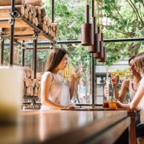 افضل مقهي مع حدائق خلابة في دبي 29 مقهى مع حدائق خلابة في دبي