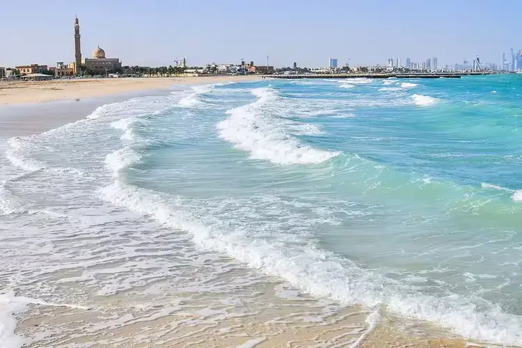 افضل شواطئ دبي : وجهتك المثالية للاسترخاء والاستمتاع 8 شاطئ أم سقيم- أفضل شواطئ دبي