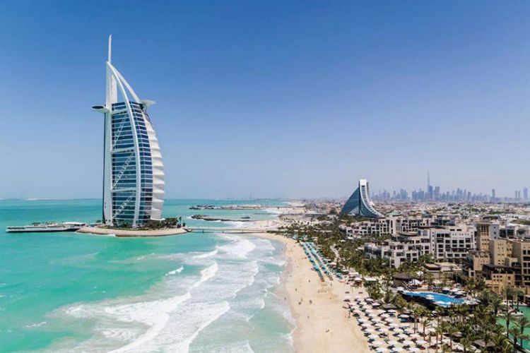 الأنشطة في شاطئ جميرا العام
