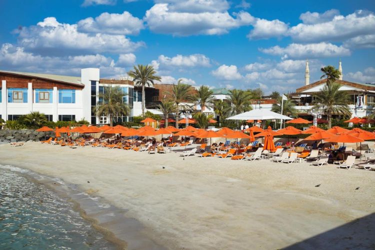شاطئ دبي مارينا: تجربة شاطئية لا مثيل لها 8 مطاعم شاطئ دبي مارينا