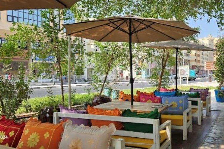 مطعم ومقهى أرابيان تي هاوس أفضل مقهى مع حدائق خلابة في دبي