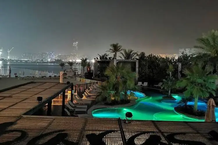 الأنشطة داخل شاطئ باراستي بيتش