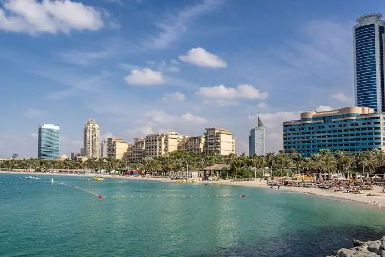 مطاعم شاطئ باراستي بيتش