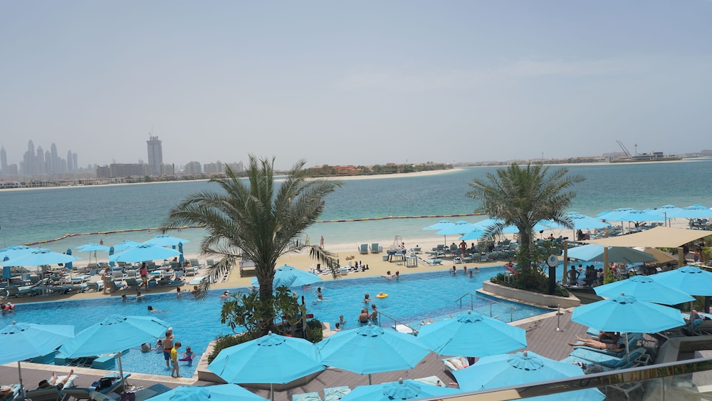 فندق ذا ريتريت بالم دبي إم غاليري - المعالم السياحية القريبة